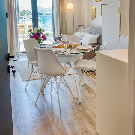 Aura Liberty Apartment *